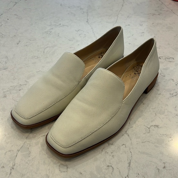 *BRAND NEW* Vince Camuto Brynna Slid On Loafer size 9 Women’s - Picture 1 of 8